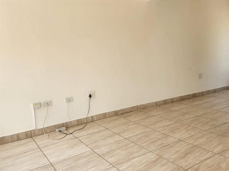 Townhouse For Sale in Elandspark, Johannesburg - Photo 4