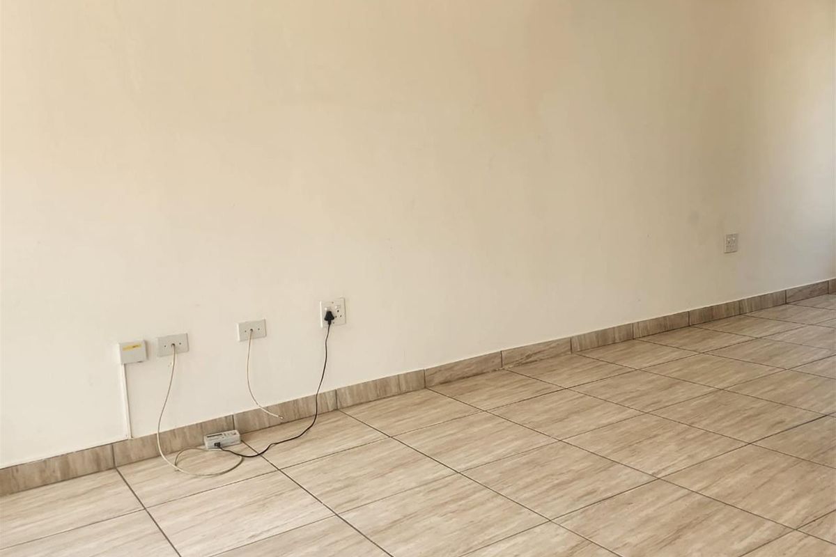 Townhouse For Sale in Elandspark, Johannesburg - Photo 4