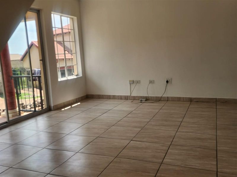 Townhouse For Sale in Elandspark, Johannesburg - Photo 6