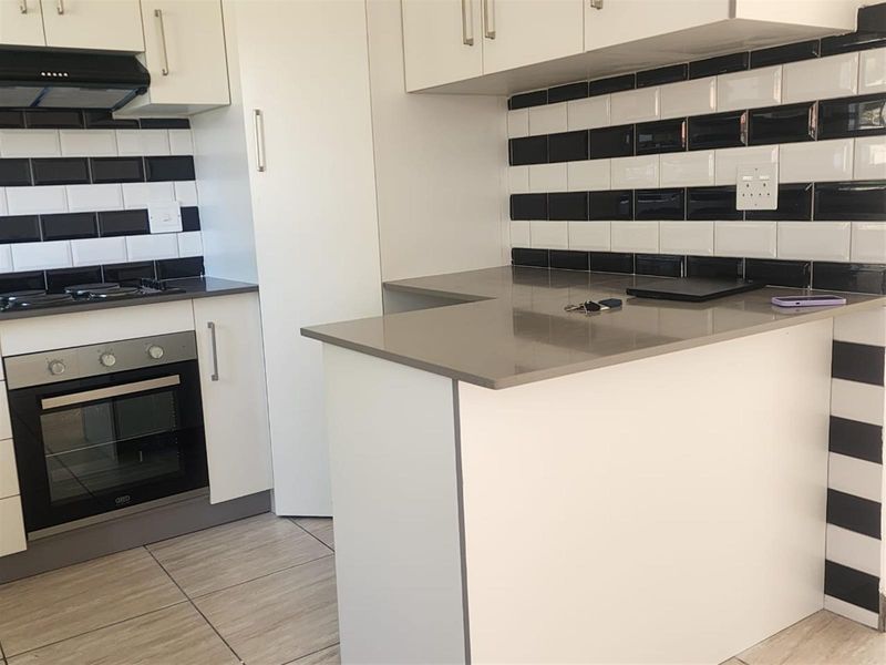 Townhouse For Sale in Elandspark, Johannesburg - Photo 2