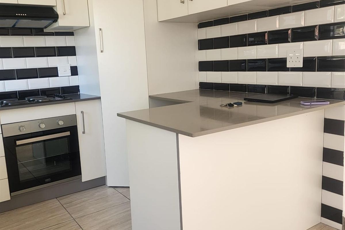 Townhouse For Sale in Elandspark, Johannesburg - Photo 2