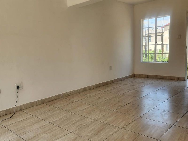 Townhouse For Sale in Elandspark, Johannesburg - Photo 5