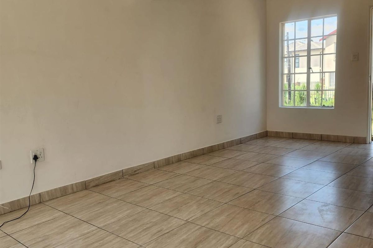 Townhouse For Sale in Elandspark, Johannesburg - Photo 5