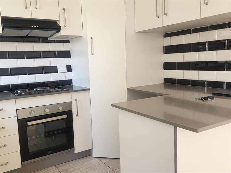 Townhouse For Sale in Elandspark, Johannesburg - Photo 3