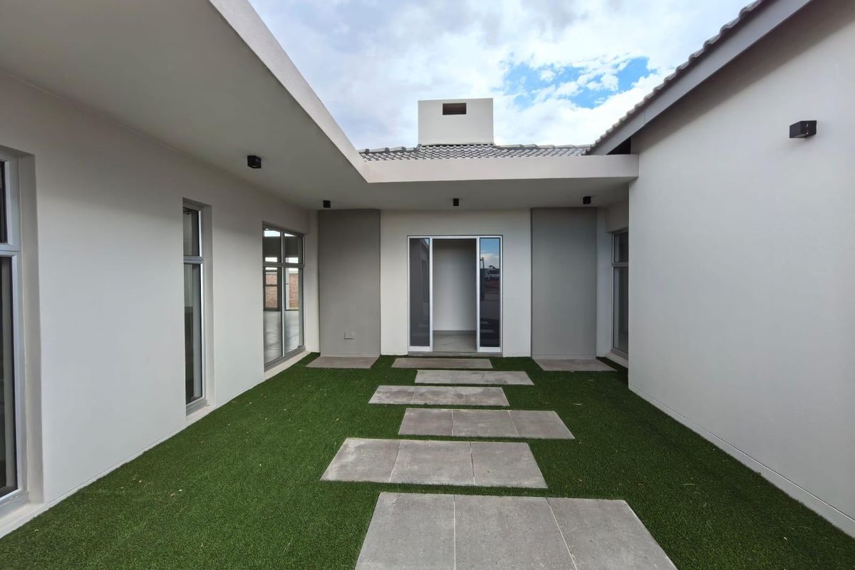 Be the First to Call This Masterpiece Home: Ultra-Modern Luxury Awaits in El Toro Park, Kimberley! - Photo 2