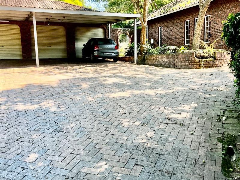 Exceptional lifestyle home with tennis court, entertainment wing, pool, and flatlet - Photo 9