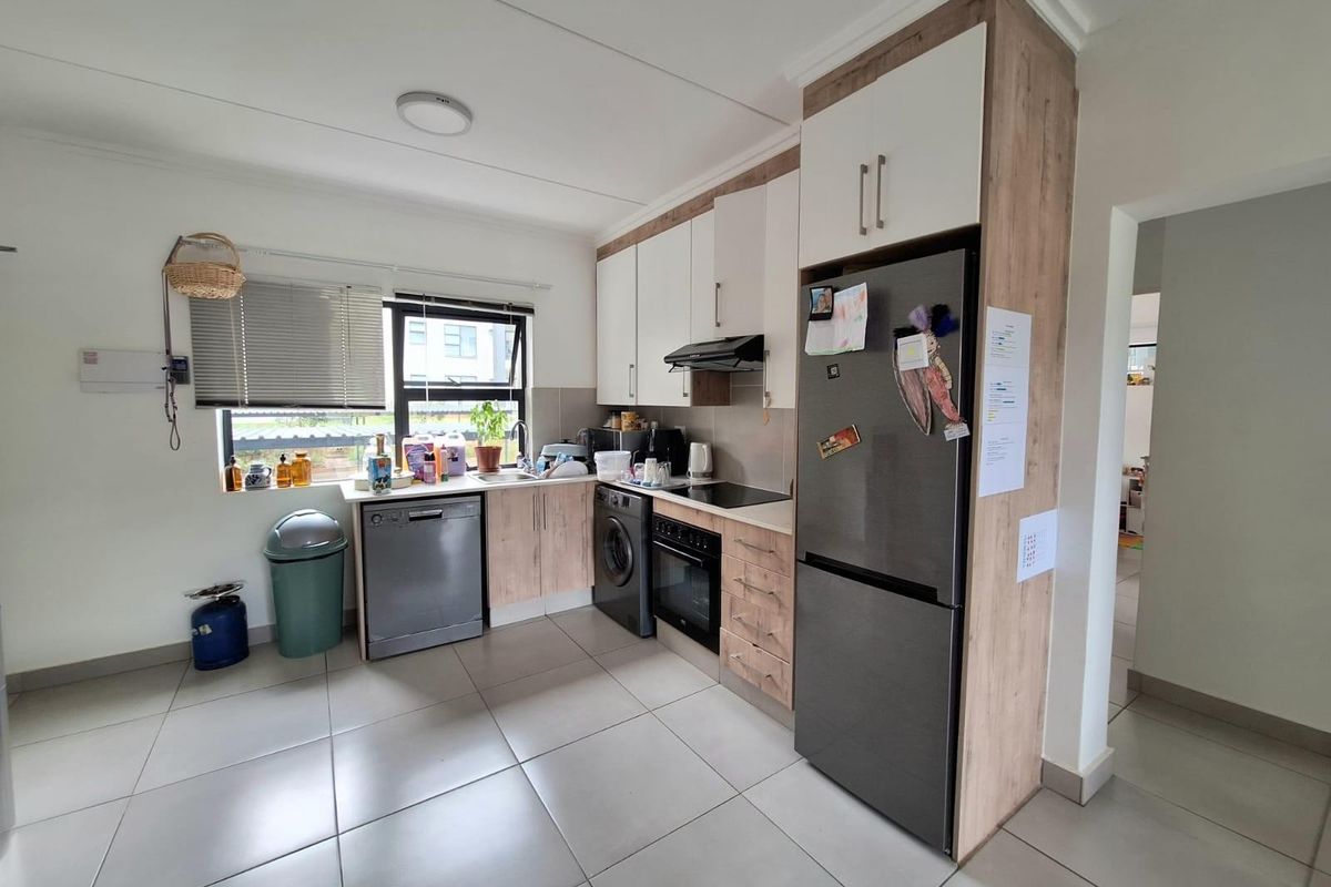 First Floor Apartment For Sale in Ballito Village, Ballito, KwaZulu Natal - Photo 2