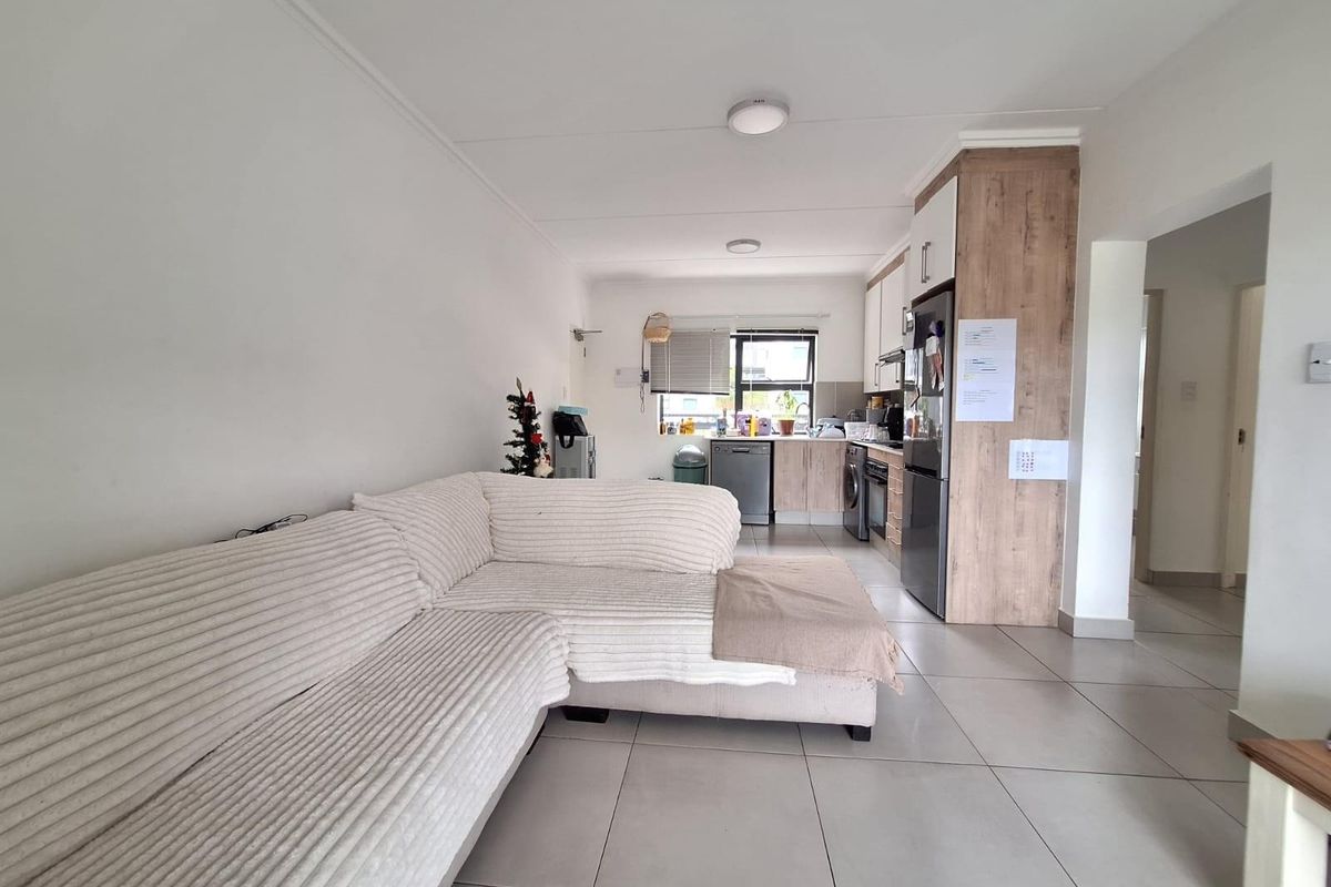 First Floor Apartment For Sale in Ballito Village, Ballito, KwaZulu Natal - Photo 5