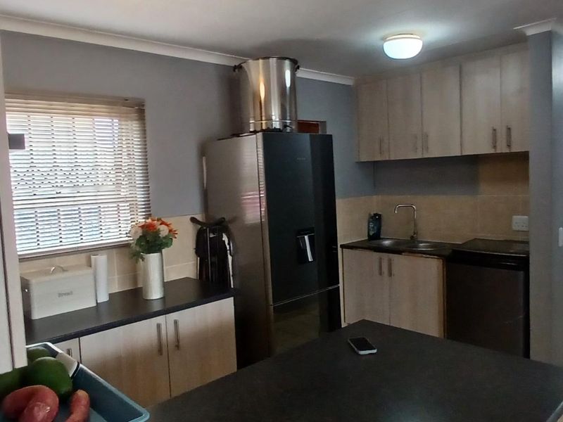 Comfortable 3 bedroom house For Sale in Chantelle, Akasia, Pretoria - Photo 9