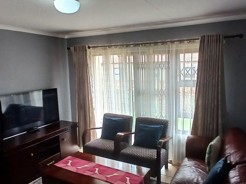 Comfortable 3 bedroom house For Sale in Chantelle, Akasia, Pretoria - Photo 8
