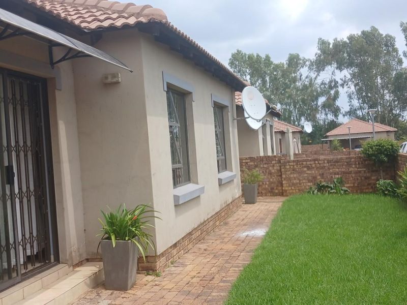Comfortable 3 bedroom house For Sale in Chantelle, Akasia, Pretoria - Photo 3