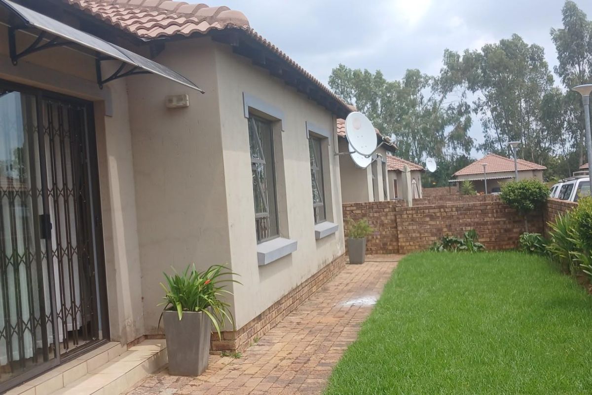 Comfortable 3 bedroom house For Sale in Chantelle, Akasia, Pretoria - Photo 3