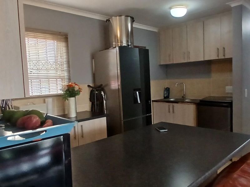 Comfortable 3 bedroom house For Sale in Chantelle, Akasia, Pretoria - Photo 10