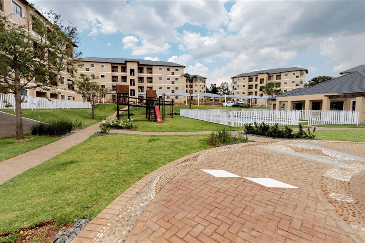 Executive Apartment To Rent at Royal Reef Liliaton, Boksburg - Photo 3