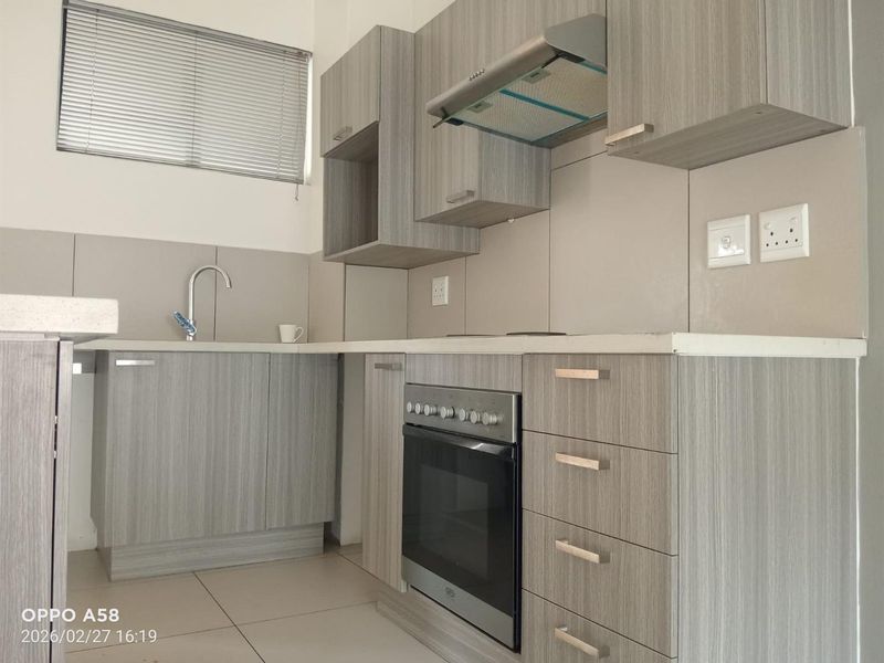 Executive Apartment To Rent at Royal Reef Liliaton, Boksburg (June 2026) - Photo 7