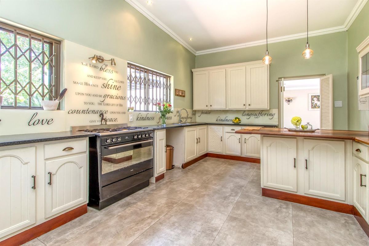 Expansive, modern five bedroom home with multiple reception areas, pool, inverter and borehole - Photo 3