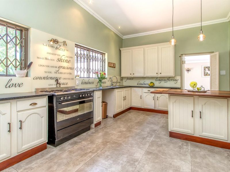 Expansive, modern five bedroom home with pool, inverter and borehole - Photo 3