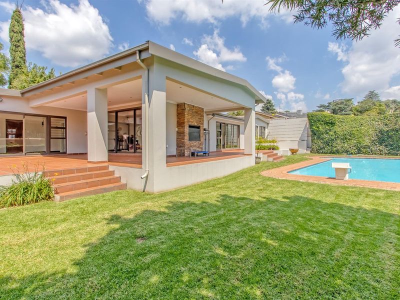 Expansive, modern five bedroom home with pool, inverter and borehole - Photo 2