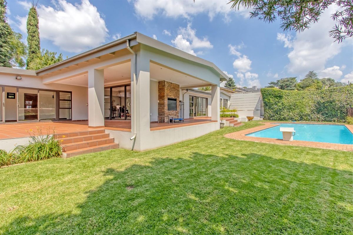 Expansive, modern five bedroom home with multiple reception areas, pool, inverter and borehole - Photo 2