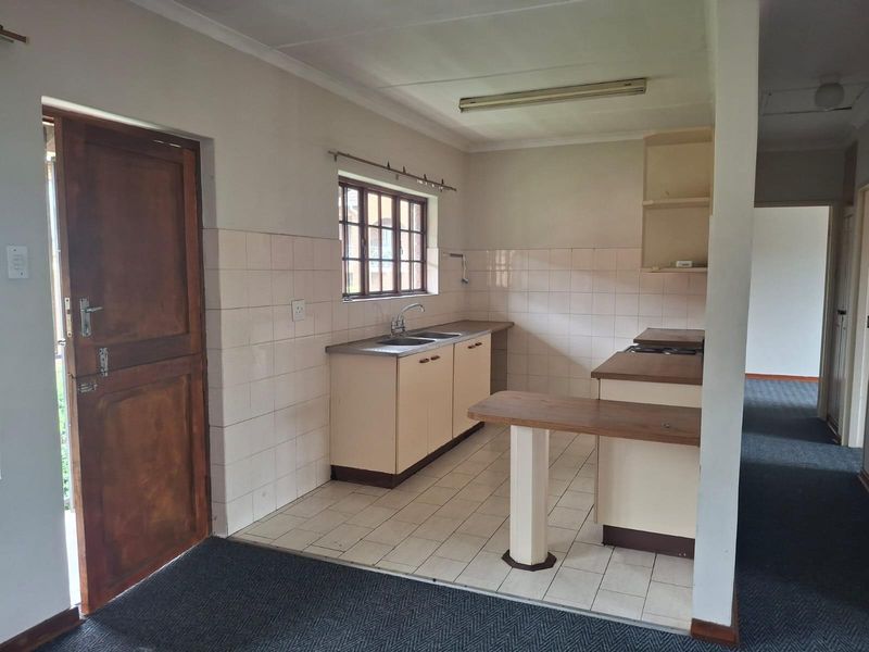 Beautiful Sectional Title Townhouse for Rent - Secure and Well-Maintained - Photo 8