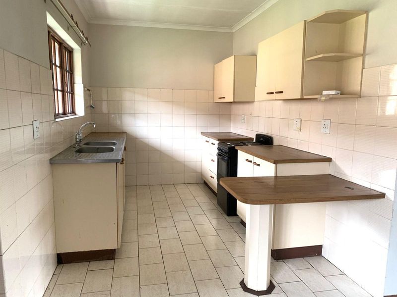 Beautiful Sectional Title Townhouse for Rent - Secure and Well-Maintained - Photo 3