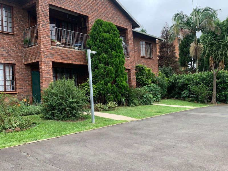 Beautiful Sectional Title Townhouse for Rent - Secure and Well-Maintained - Photo 2