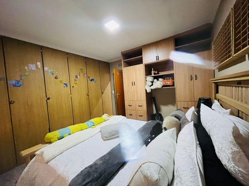 Stunning 4-Bedroom House with 2-Bedroom Flatlet For Sale in Vaalpark, Sasolburg - Photo 10