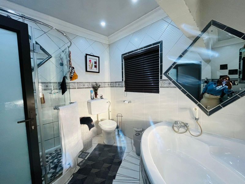 Stunning 4-Bedroom House with 2-Bedroom Flatlet For Sale in Vaalpark, Sasolburg - Photo 9