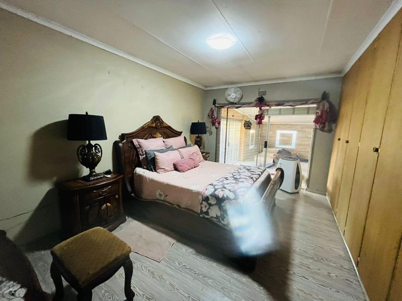 Stunning 4-Bedroom House with 2-Bedroom Flatlet For Sale in Vaalpark, Sasolburg - Photo 7
