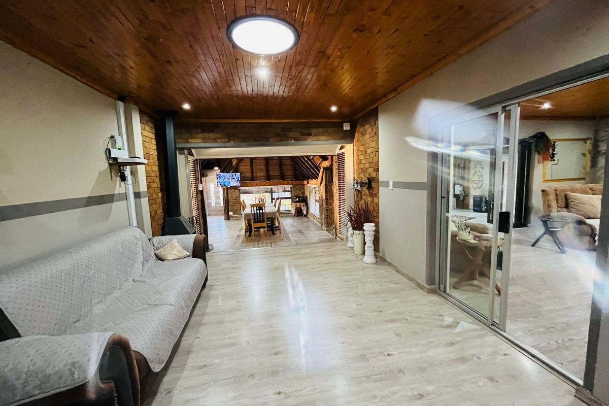 Stunning 4-Bedroom House with 2-Bedroom Flatlet For Sale in Vaalpark, Sasolburg - Photo 4