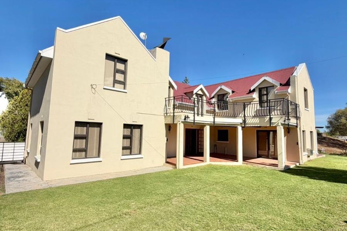 Victorian Double Storey Home with Mountain and Vineyard Views - Photo 5