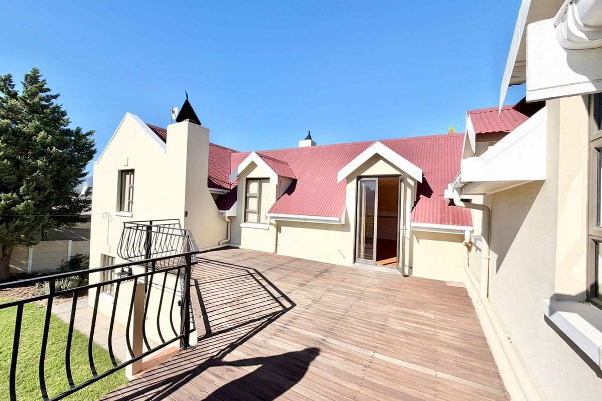 Victorian Double Storey Home with Mountain and Vineyard Views - Photo 4