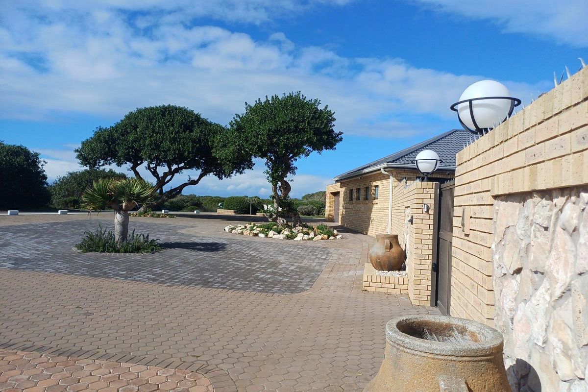 House For Sale in Stilbaai Wes, Stilbaai - Photo 5