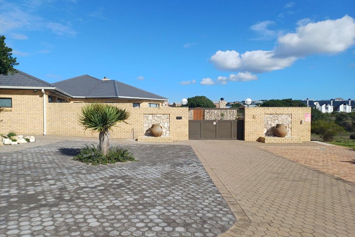 House For Sale in Stilbaai Wes, Stilbaai - Photo 3
