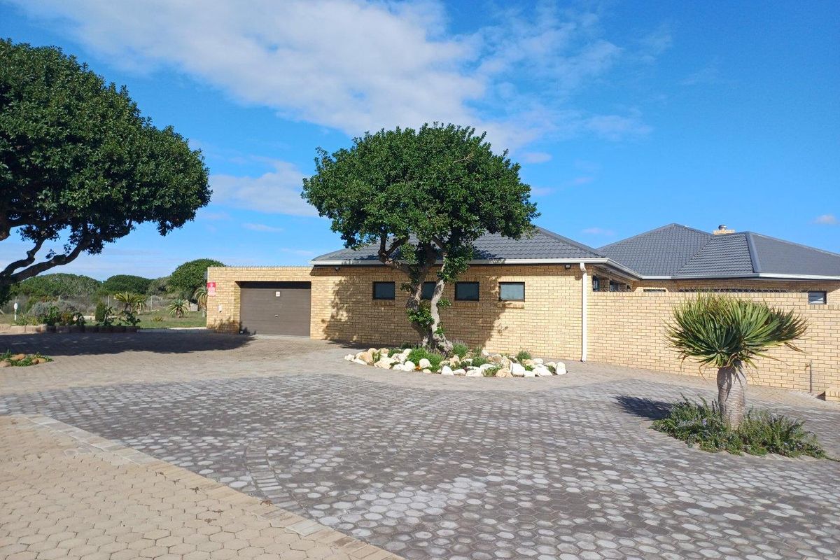 House For Sale in Stilbaai Wes, Stilbaai - Photo 4