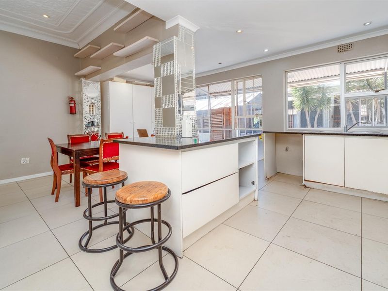 4 Bedroom Investment Opportunity in Westdene - Photo 8