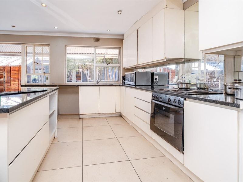 4 Bedroom Investment Opportunity in Westdene - Photo 5