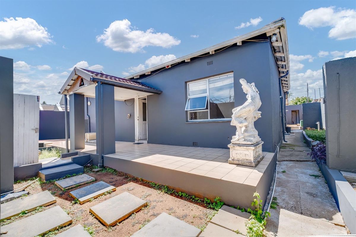 4 Bedroom Investment Opportunity in Westdene - Photo 3