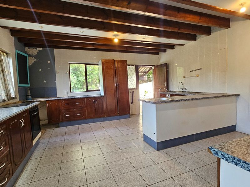 Large Freestanding Property with Rental Potential Just Minutes from the Beach - Photo 4