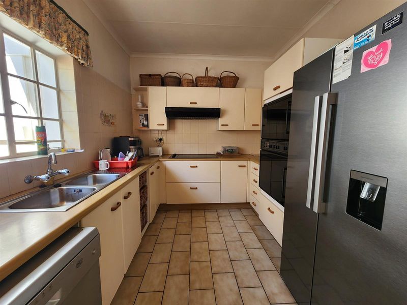 Secure and Spacious Living in Arborpark Complex - Photo 7