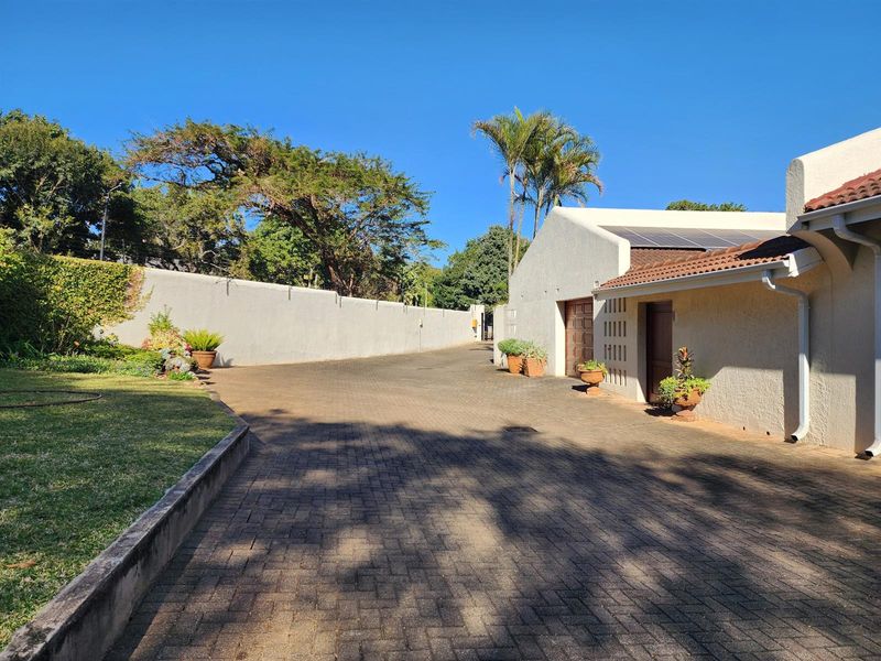 Secure and Spacious Living in Arborpark Complex - Photo 2