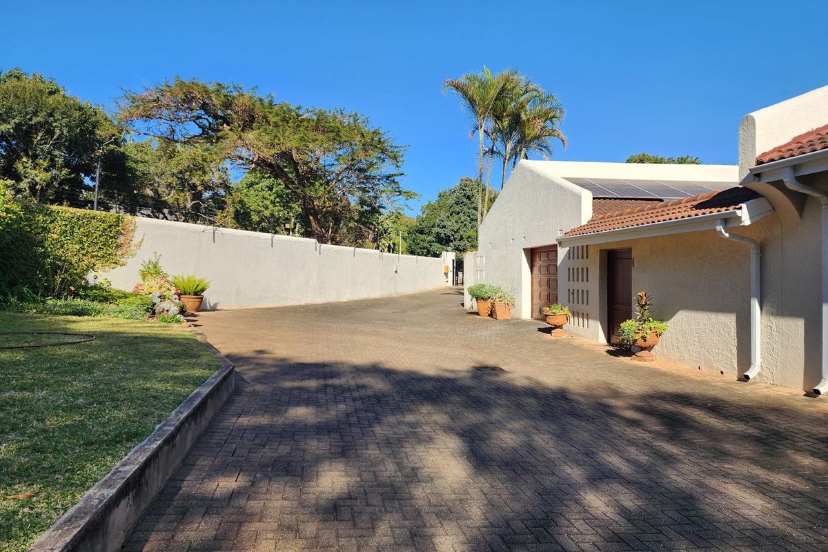 Secure and Spacious Living in Arborpark Complex - Photo 2
