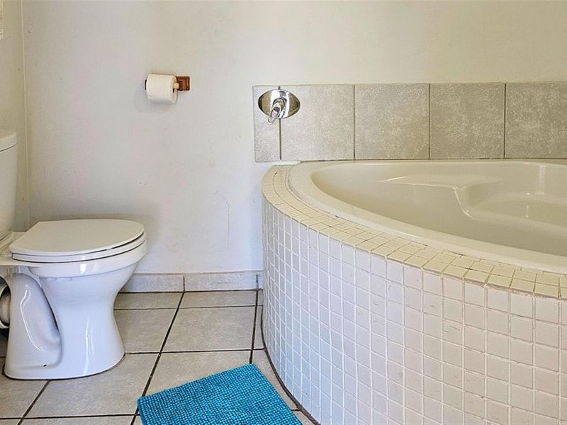 SUPER SPACIOUS 3 BEDROOM APARTMENT - Photo 6