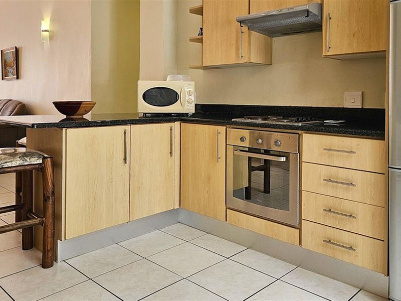 SUPER SPACIOUS 3 BEDROOM APARTMENT - Photo 8