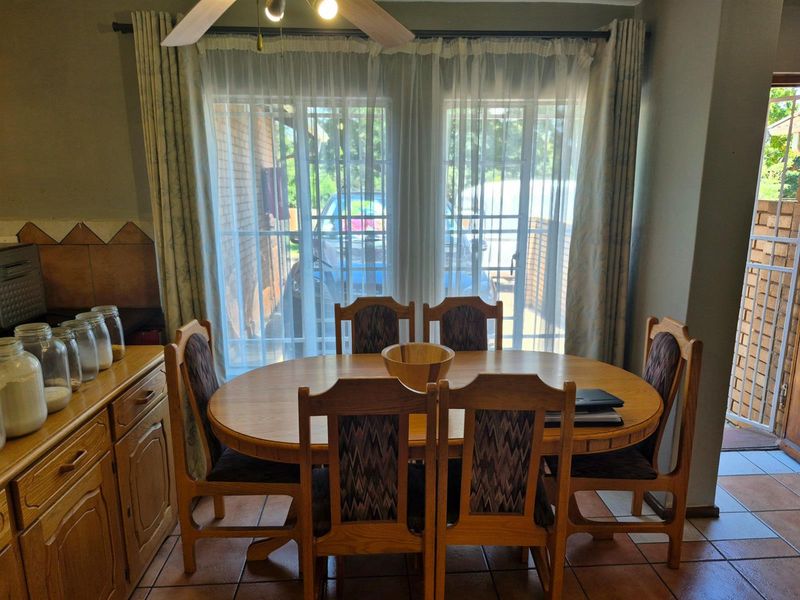 Pet-Friendly 4 Bedroom Duplex | Secure Living | Private Garden - Photo 10