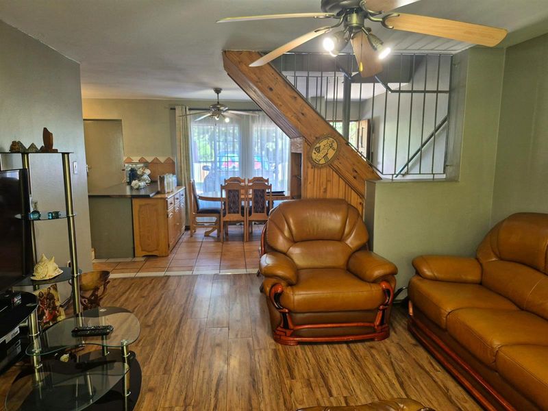 Pet-Friendly 4 Bedroom Duplex | Secure Living | Private Garden - Photo 10