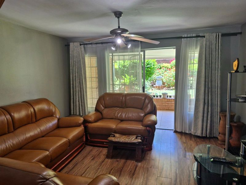 Pet-Friendly 4 Bedroom Duplex | Secure Living | Private Garden - Photo 8