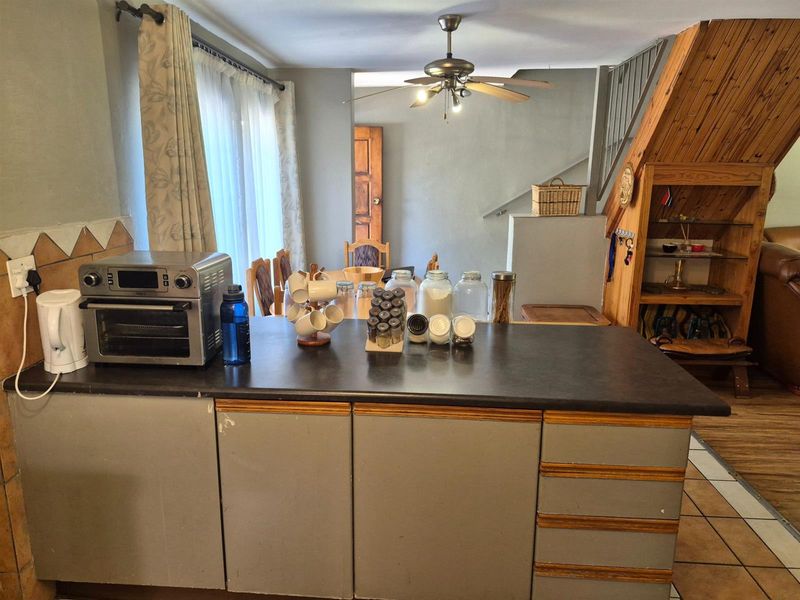 Pet-Friendly 4 Bedroom Duplex | Secure Living | Private Garden - Photo 7