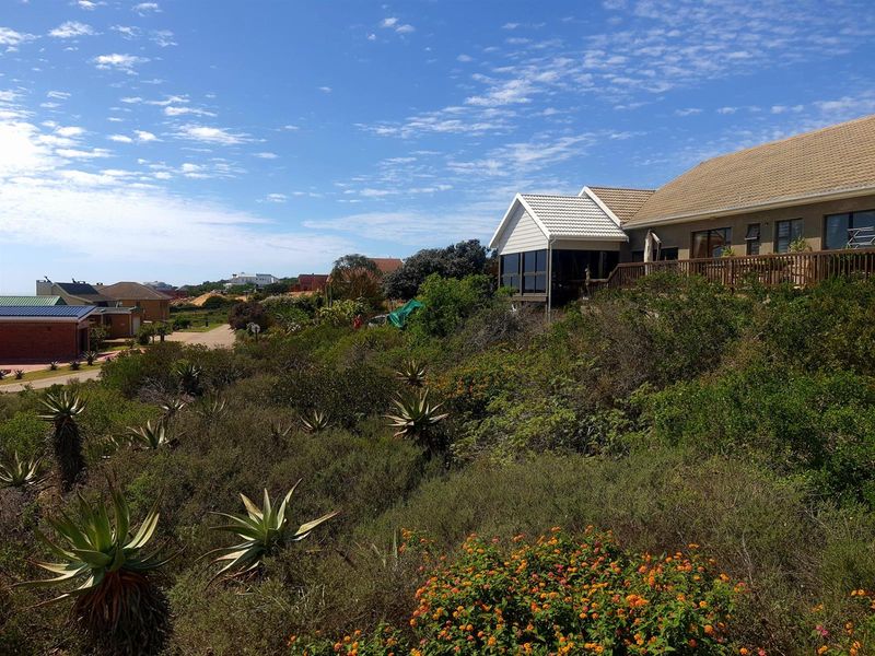 Spacious Coastal Stand with Sea Views and Dual-Living Potential - Photo 10