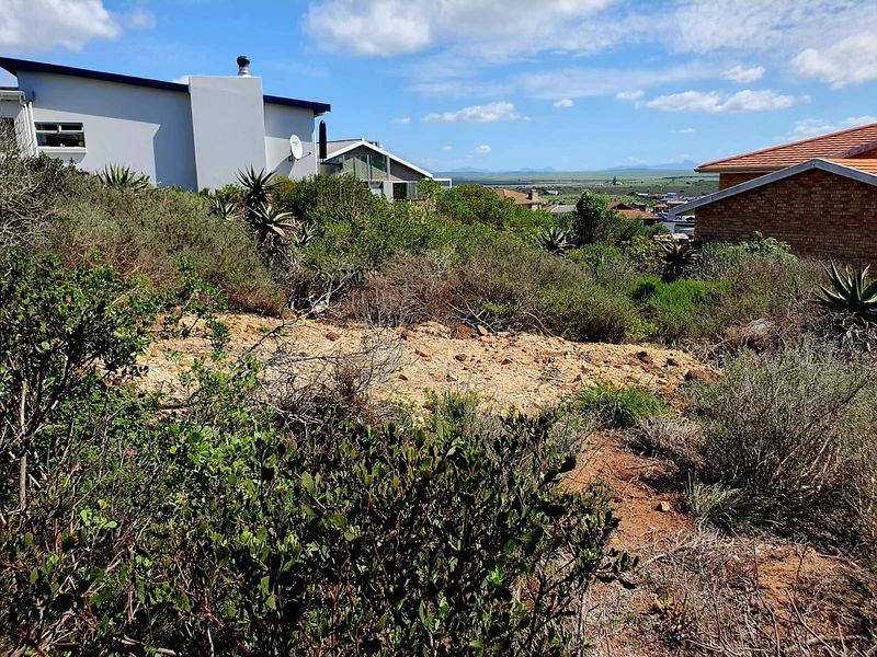 Spacious Coastal Stand with Sea Views and Dual-Living Potential - Photo 2